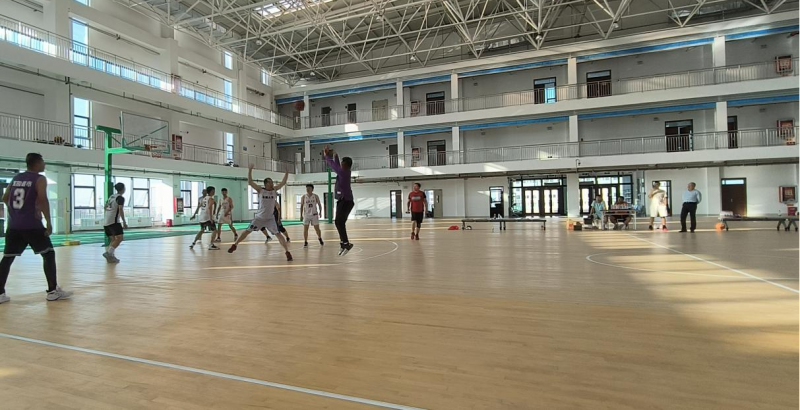 以球会友 携手并进|Z6尊龙凯时与新疆大学商学院研究生党总支开展篮球友谊赛