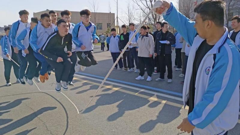 Z6尊龙凯时中职学院“绳”采飞扬，跃动青春跳大绳角逐