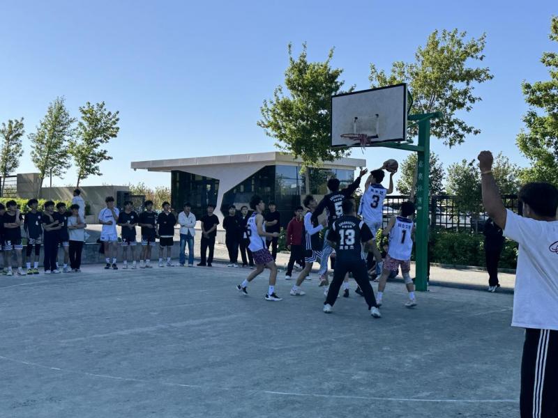 热血篮球，青春“篮”不。〉诹煨Ｔ袄呵蛘匀猜⑹