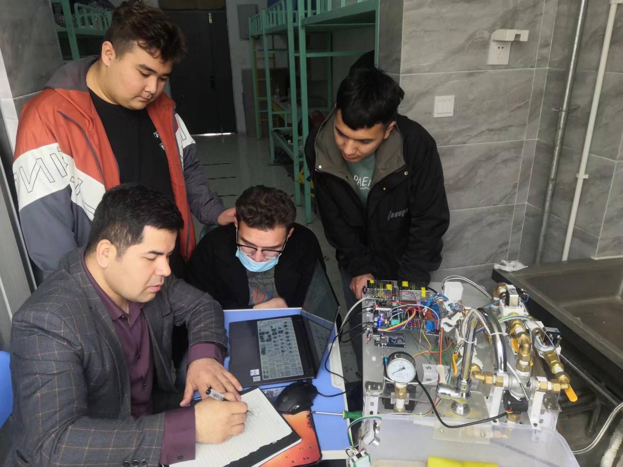 电子信息工程学院——全力备战自治区职业手艺大赛，师生同心迎挑战