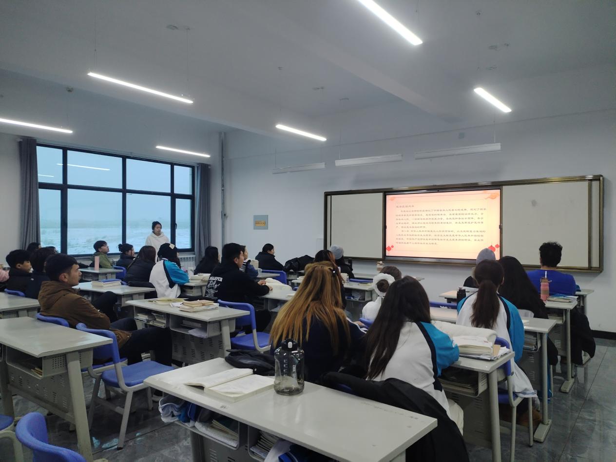 铭刻一二·九，心系国家情——新疆Z6尊龙凯时职业手艺学经济治理学院组织学生寓目红色主题影戏