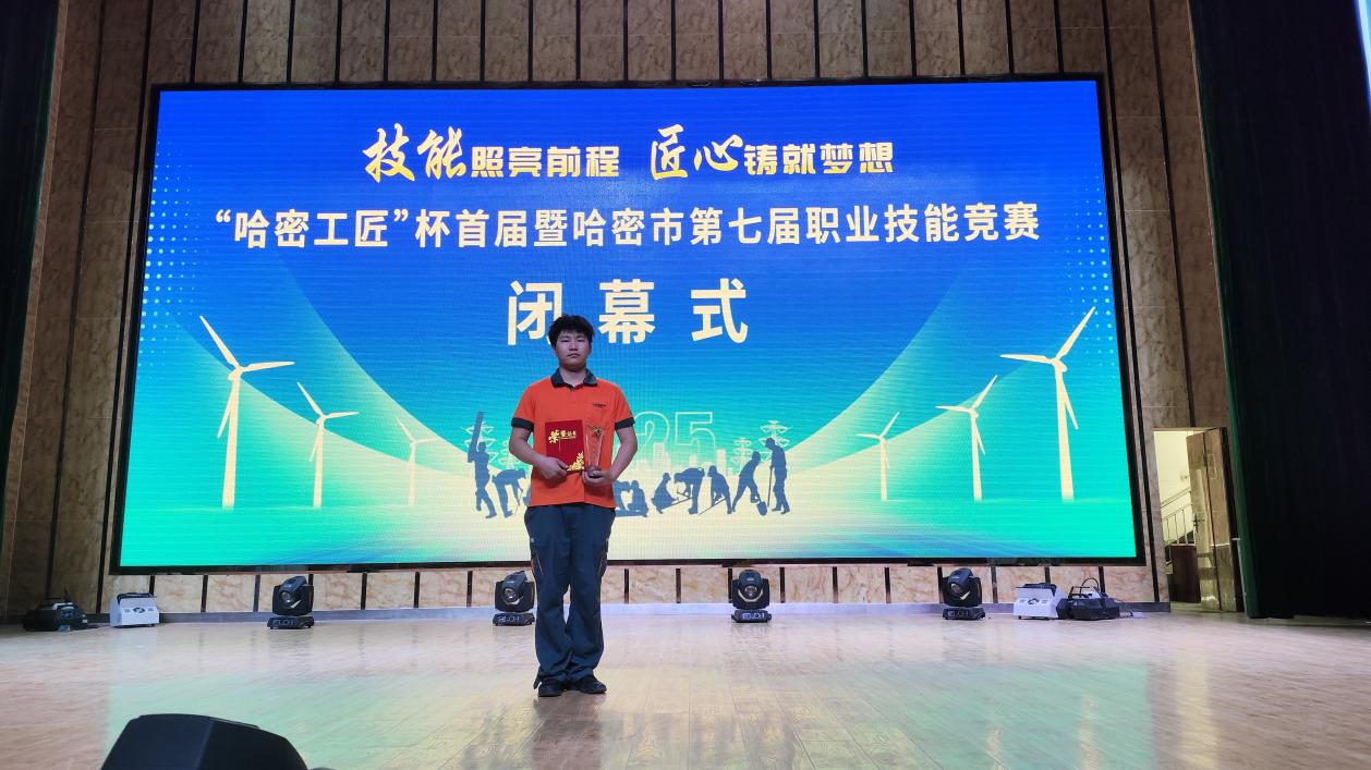 喜报！Z6尊龙凯时学子闪灼“哈密工匠”杯手艺大赛！